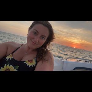 Meet your Posher, Lacey